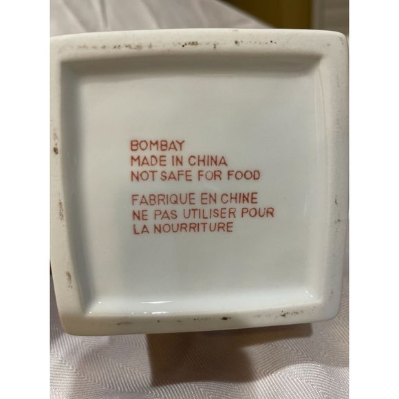 Bombay Blue and White Porcelain Ginger Jar Tea Caddy with Gold Lid. - Picture 2 of 4